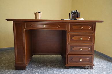 Scrivania in legno con cassetti-ufficio/studio