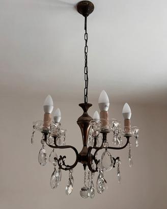Lampadario a sospensione vintage.