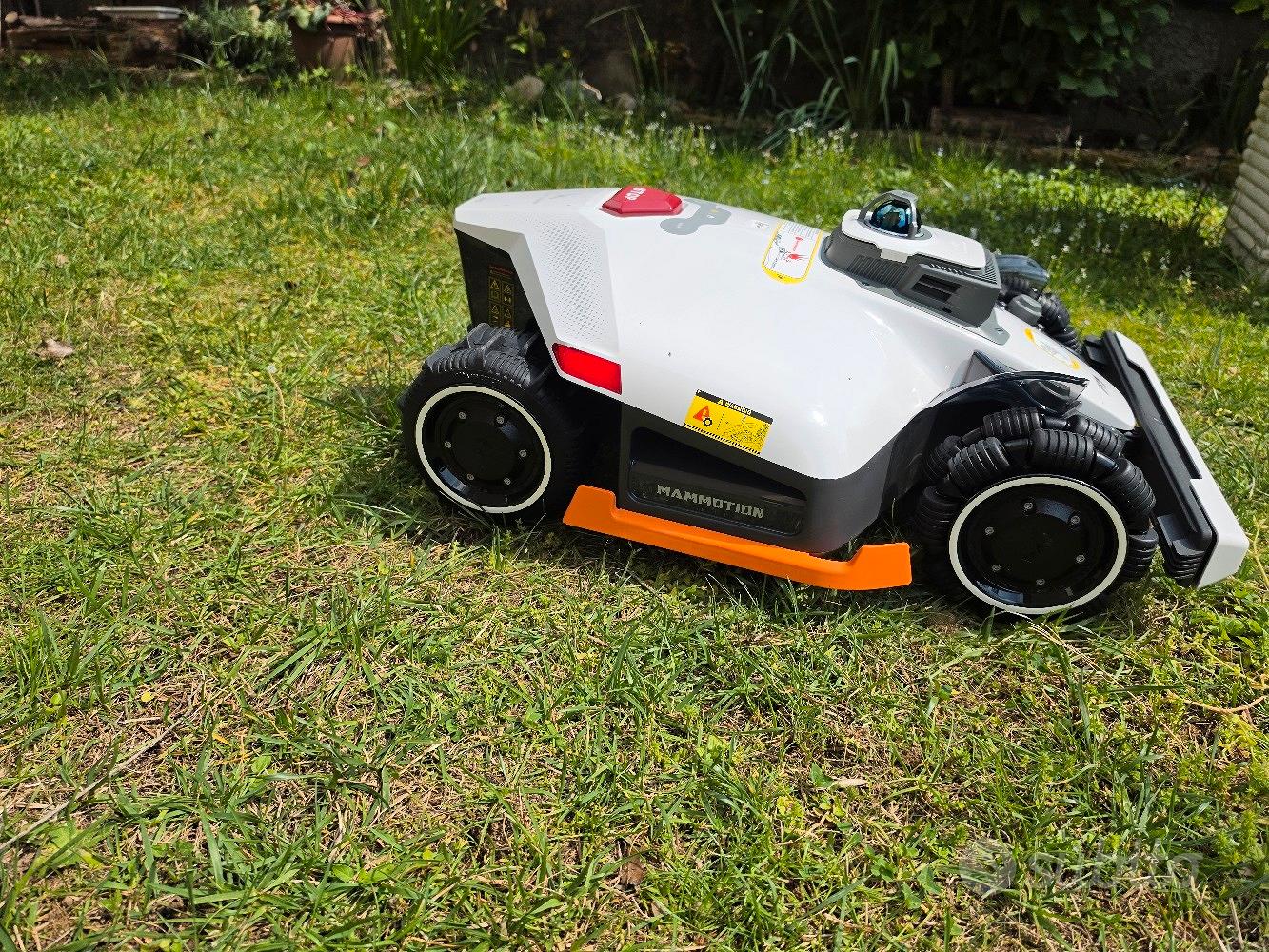 MAMMOTION LUBA 3 AWD 1500 Robot Tosaerba Per 1500㎡ – LiDAR 360° E Doppia Telecamera AI, Trazione Integrale Per Pendenze 80%