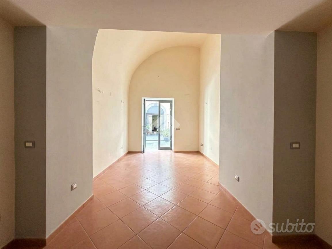 NEGOZIO A SAN GIORGIO A CREMANO - Vista 5
