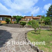 ELEGANTE ED ESCLUSIVA VILLA A VELLETRI