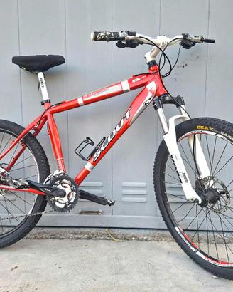 Bici Mtb Scout alliminum con freno disco olio.