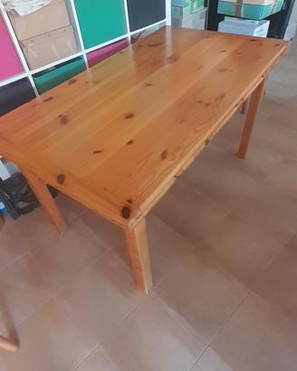 Tavolo e sedie in pino