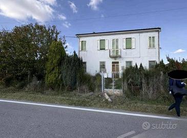 Immobile in asta di 217 m² con 3 locali e box auto