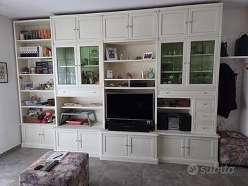 Parete attrezzata e credenza