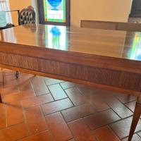 Ampia scrivania in legno