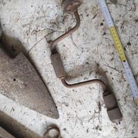 Trapano antico e attrezzatura da maniscalco antico