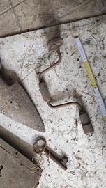 Trapano antico e attrezzatura da maniscalco antico