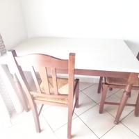 tavolo e sedie da cucina