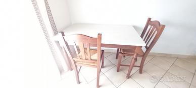 tavolo e sedie da cucina
