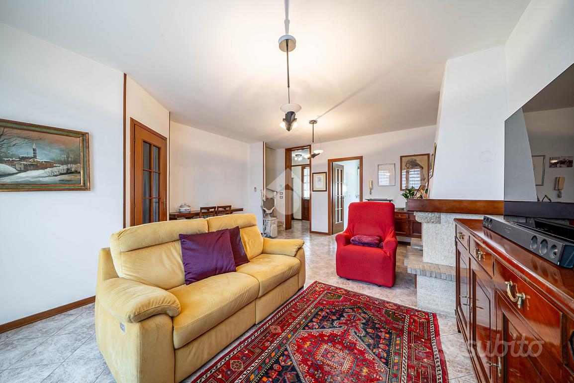 VILLA A SCHIERA A SANT'ILARIO D'ENZA - Altro