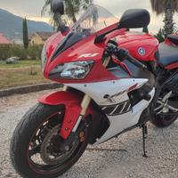 YAMAHA YZF-R1 (RN09) anno 2002