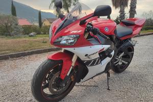 YAMAHA YZF-R1 (RN09) anno 2002