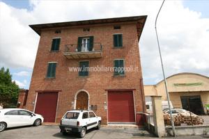 AP1188 - Foiano in 2 appartamenti da ristr