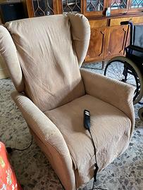 Poltrona reclinabile con telecomando