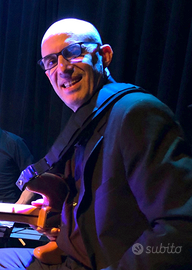 Lezioni di basso e chitarra in presenza o online