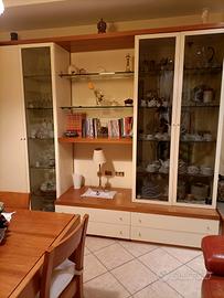 Vetrina moderna ml. 2,00 circa