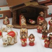Presepe Thun classico rosso vari personaggi