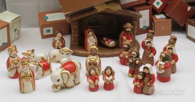 Presepe Thun classico rosso vari personaggi