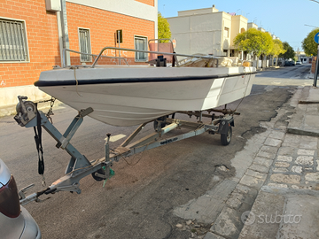 Barca motore e carrello