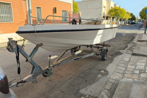 Barca motore e carrello