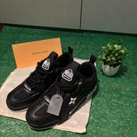 Scarpe skate nere e bianche