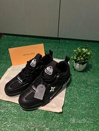 Scarpe skate nere e bianche