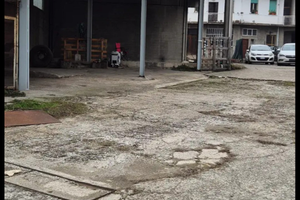 Immobile uso deposito fronte strada