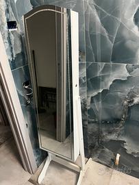 Specchiera portagioielli