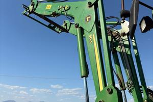 CARICATORE FRONTALE JOHN DEERE 663