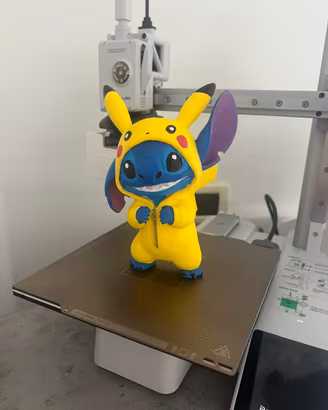 Statuetta Stich in Pigiama Pikachu da colorare