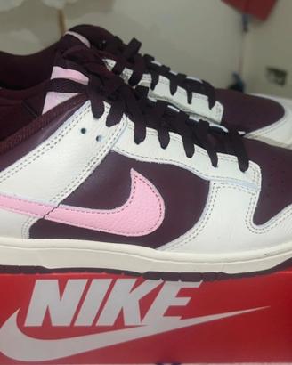 NIKE DUNK LOW