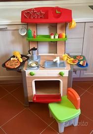 Cucina da bambini con seggiola e accessori