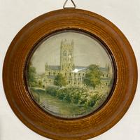 Vecchio souvenir inglese in vetro semisferico