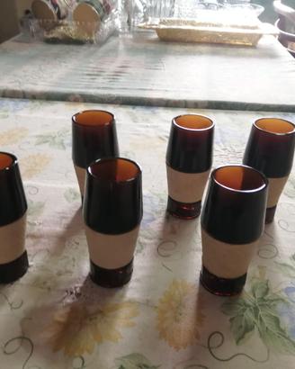 Sei bicchieri per amaro