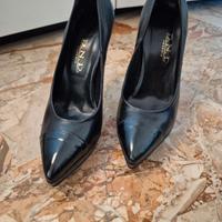 décolleté neri in vero cuoio e pelle verniciata