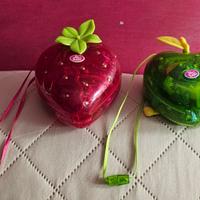 Polly Pocket Fruit Surprise Apple-Mattel + Strawsb