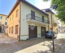 CASA SEMINDIPENDENTE A CANOSSA