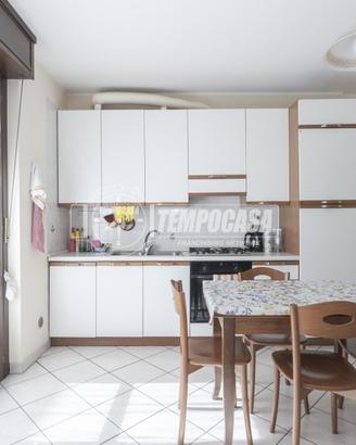 TRILOCALE CON DOPPIA ESPOSIZIONE IN PALAZZINA DI R