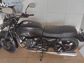 Moto Guzzi v7 Stone 