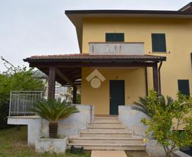 VILLA A SCHIERA A FUSCALDO