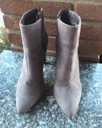 Stivaletti scamosciati