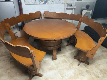 tavolo rotondo con panche 