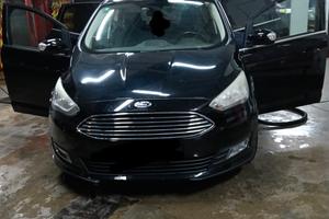 ford c-max versione con SINC integrata