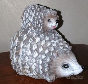 Coppia simpatici ricci in resina