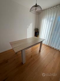 Tavolo scandinavo bianco e legno