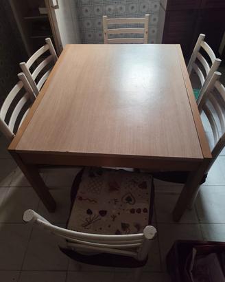 tavolo con sedie 