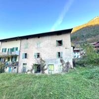 ANGHEBENI: ampia porzione di casa con terreno !