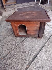 Cuccia per cane da esterno in legno contetto piano