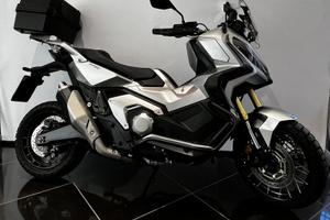 Honda X-ADV 750 .